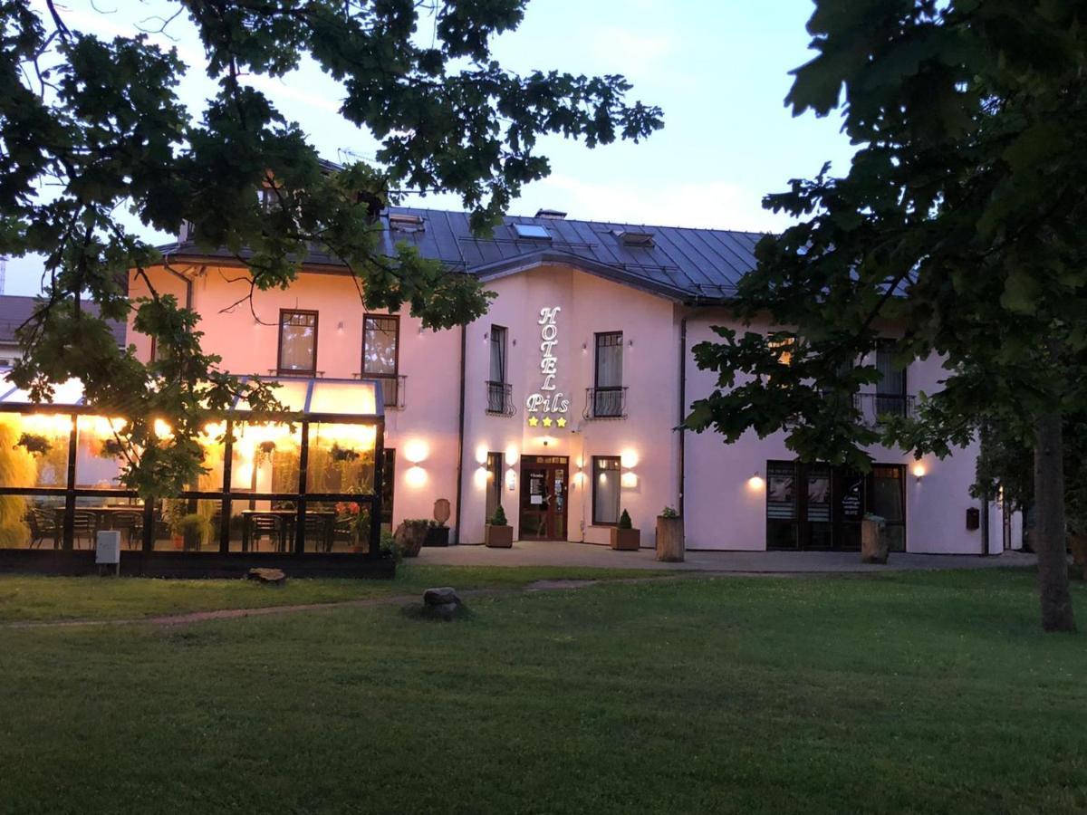 Hotel Pils With Self-Check In Sigulda Bagian luar foto