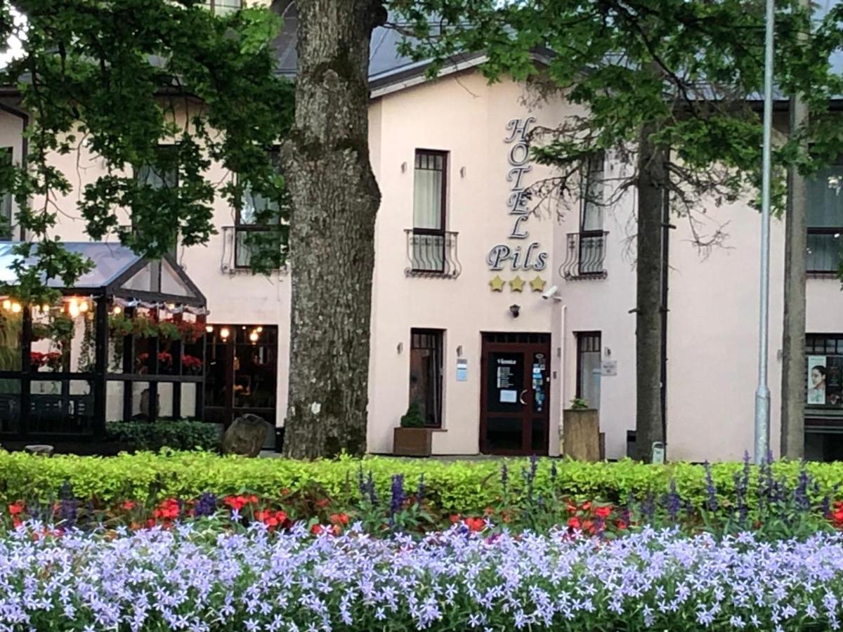 Hotel Pils With Self-Check In Sigulda Bagian luar foto