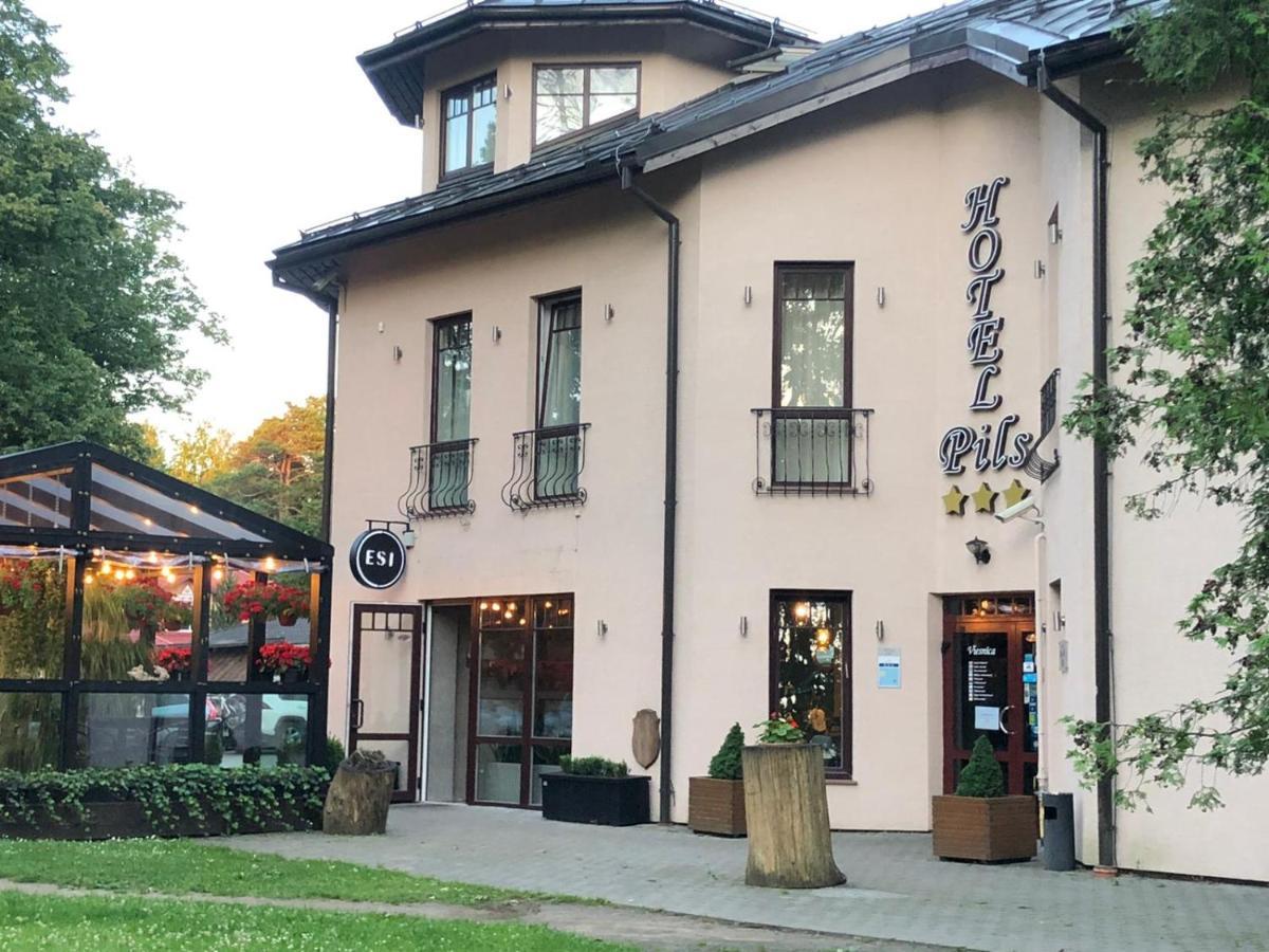Hotel Pils With Self-Check In Sigulda Bagian luar foto