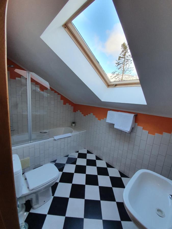 Hotel Pils With Self-Check In Sigulda Bagian luar foto