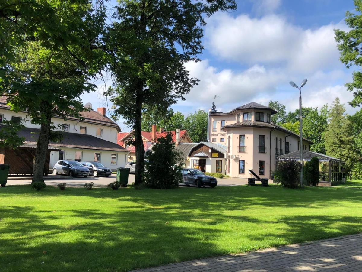 Hotel Pils With Self-Check In Sigulda Bagian luar foto