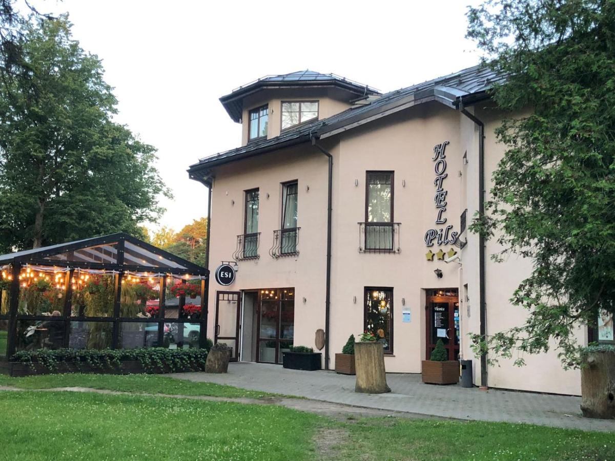 Hotel Pils With Self-Check In Sigulda Bagian luar foto