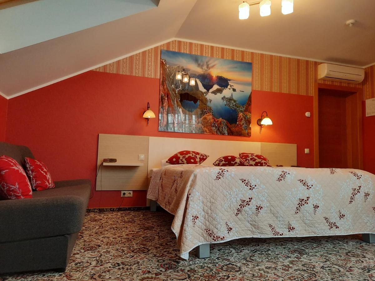 Hotel Pils With Self-Check In Sigulda Bagian luar foto