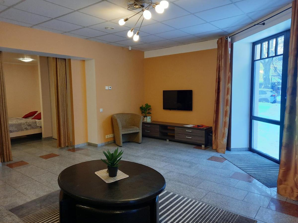 Hotel Pils With Self-Check In Sigulda Bagian luar foto