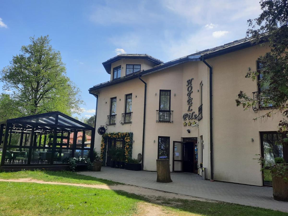 Hotel Pils With Self-Check In Sigulda Bagian luar foto
